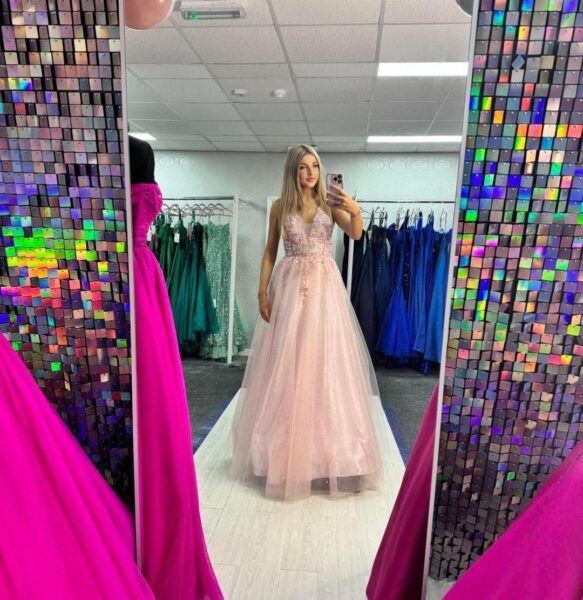 Find your prom dress in style at Robertas